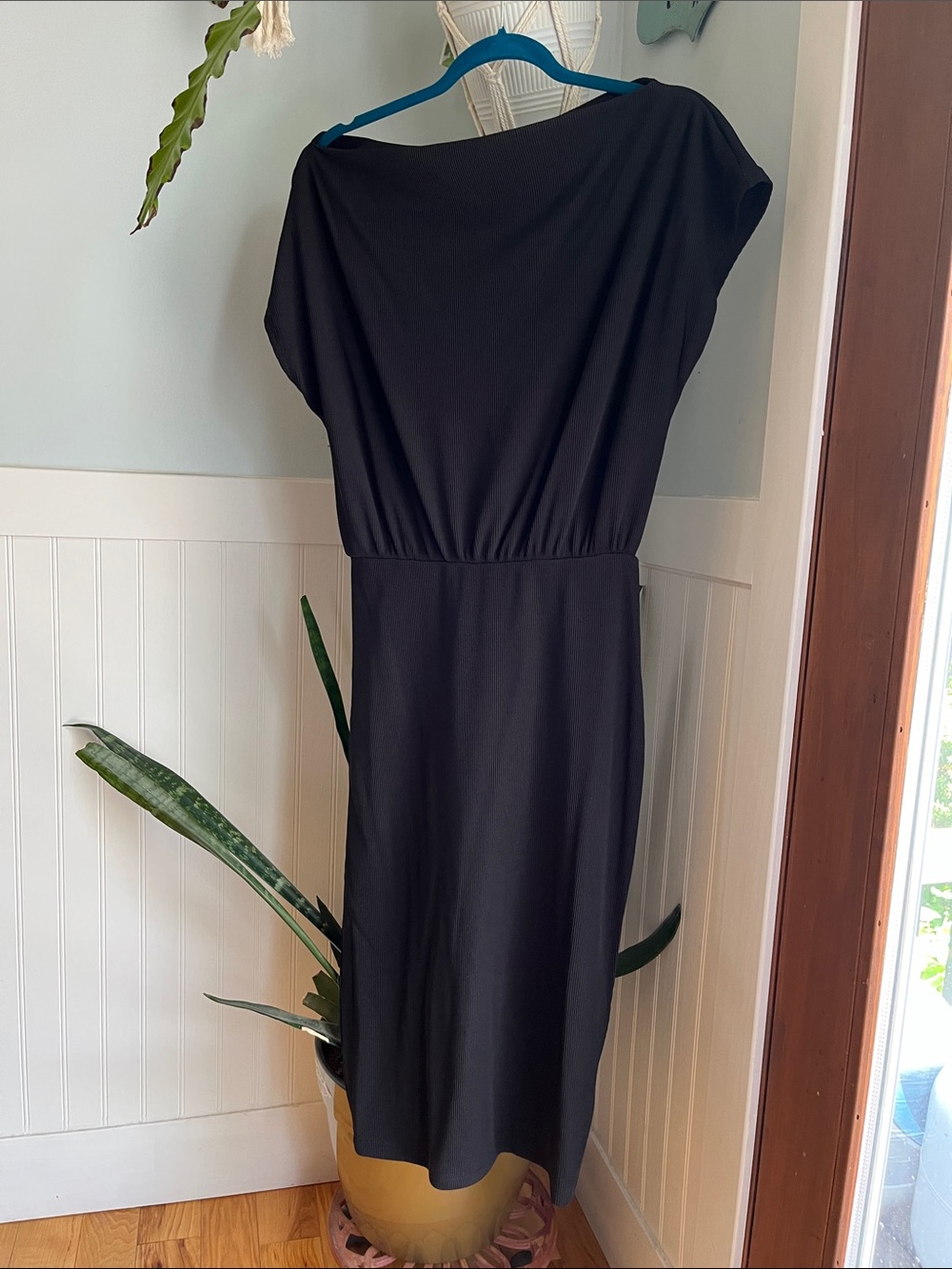 Elegant Black Off Shoulder Midi Dress with Cinched Waist